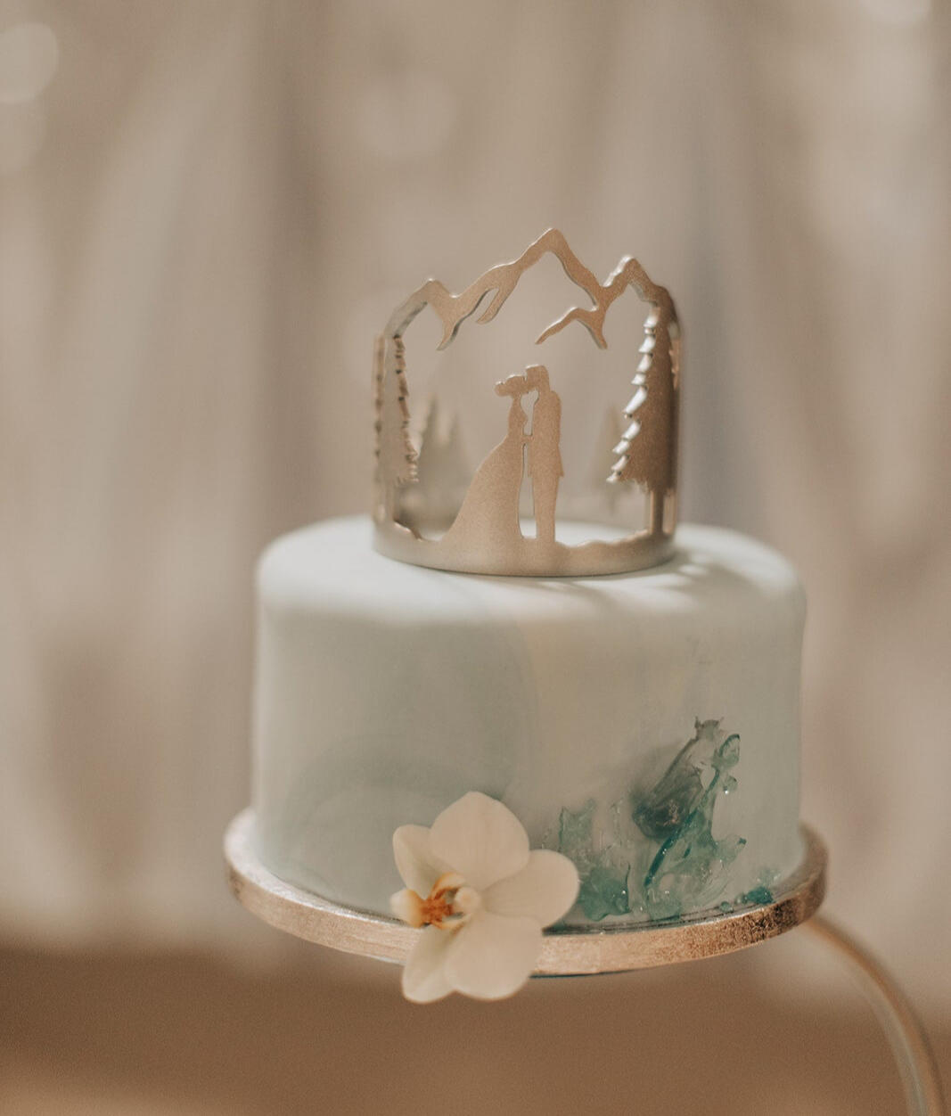 Wedding cake crown topper
